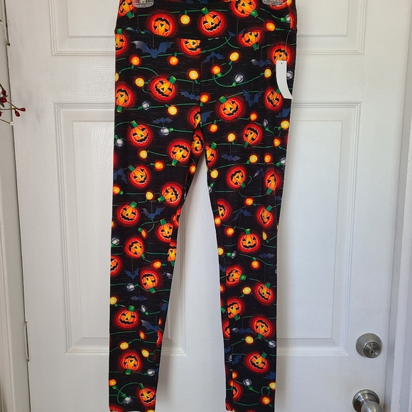 (1600) Halloween Fitted High Rise Leggings, Size: Large Color: Black/Orange - Picture 4 of 7